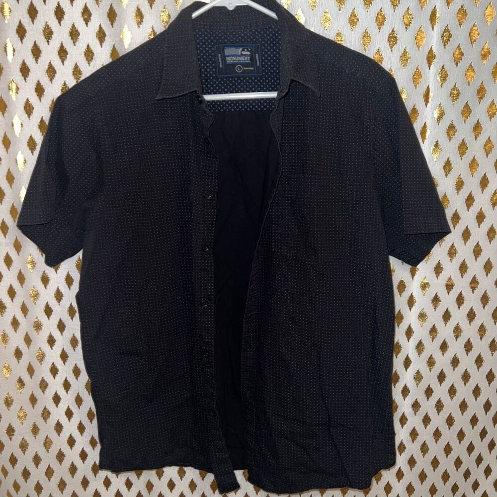 Monument Men’s casual button-down short sleeve shirt blue dots size L
